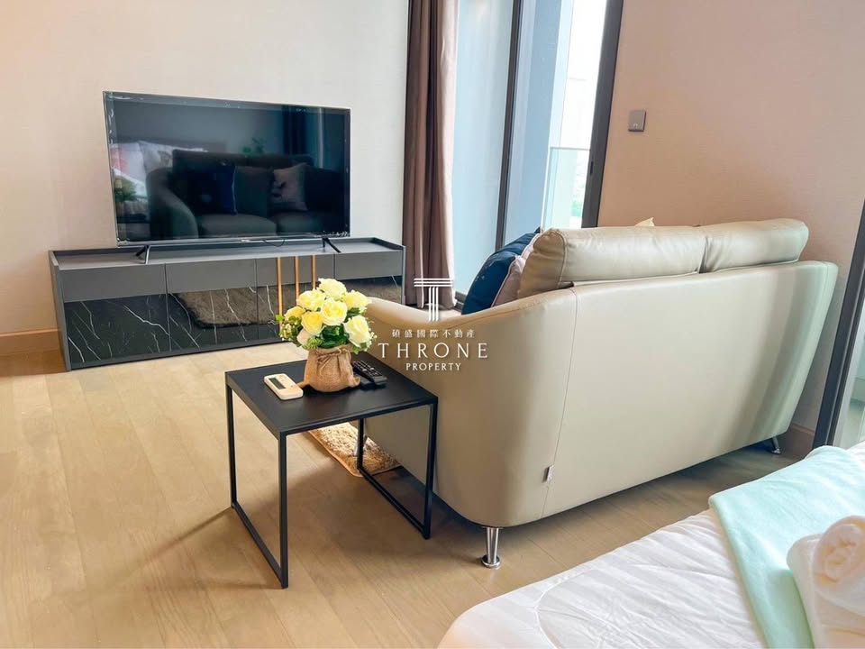 1 Bedroom, 1 Bathroom, for Rent at The Esse at Singha Complex, 35.99 sq.m., Fully Furnished, Near MRT Phetchaburi Station, ฿30,000/month