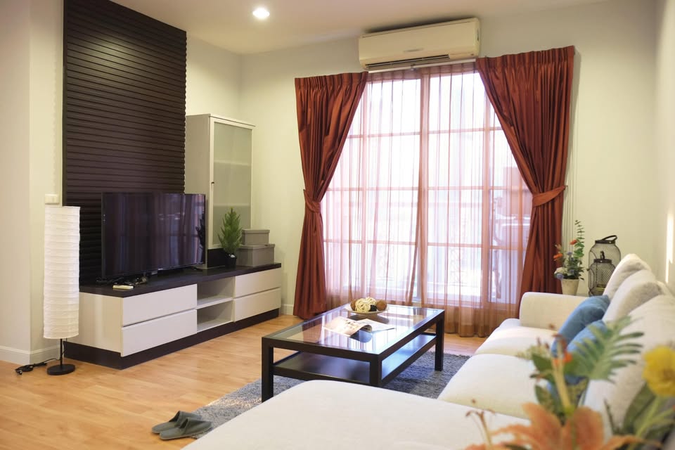 3-BR Condo at CitiSmart Sukhumvit 18, 120 sqm, Penthouse floor, near BTS Asok & MRT Sukhumvit. Rent: 75,000 THB/month. Fully furnished with modern amenities.