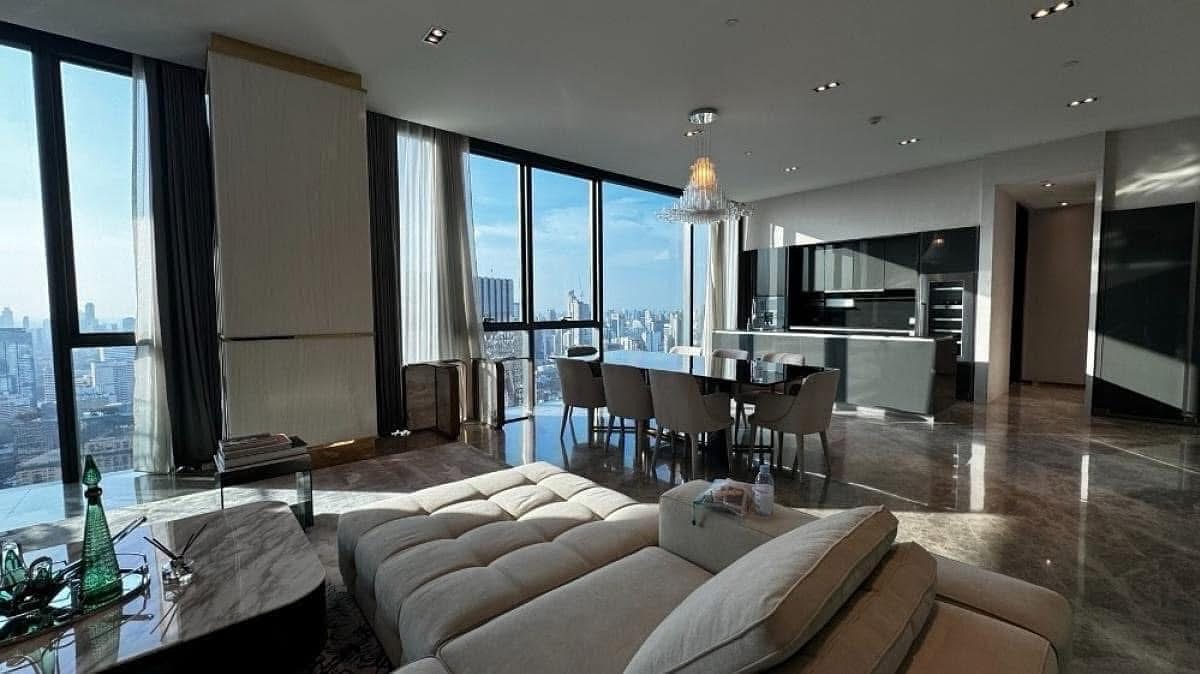 Rent this luxurious 3-bedroom, 4-bathroom penthouse at MARQUE Sukhumvit, 297 sqm, with private pool and elevator. Available for 700,000 THB/month. Prime location