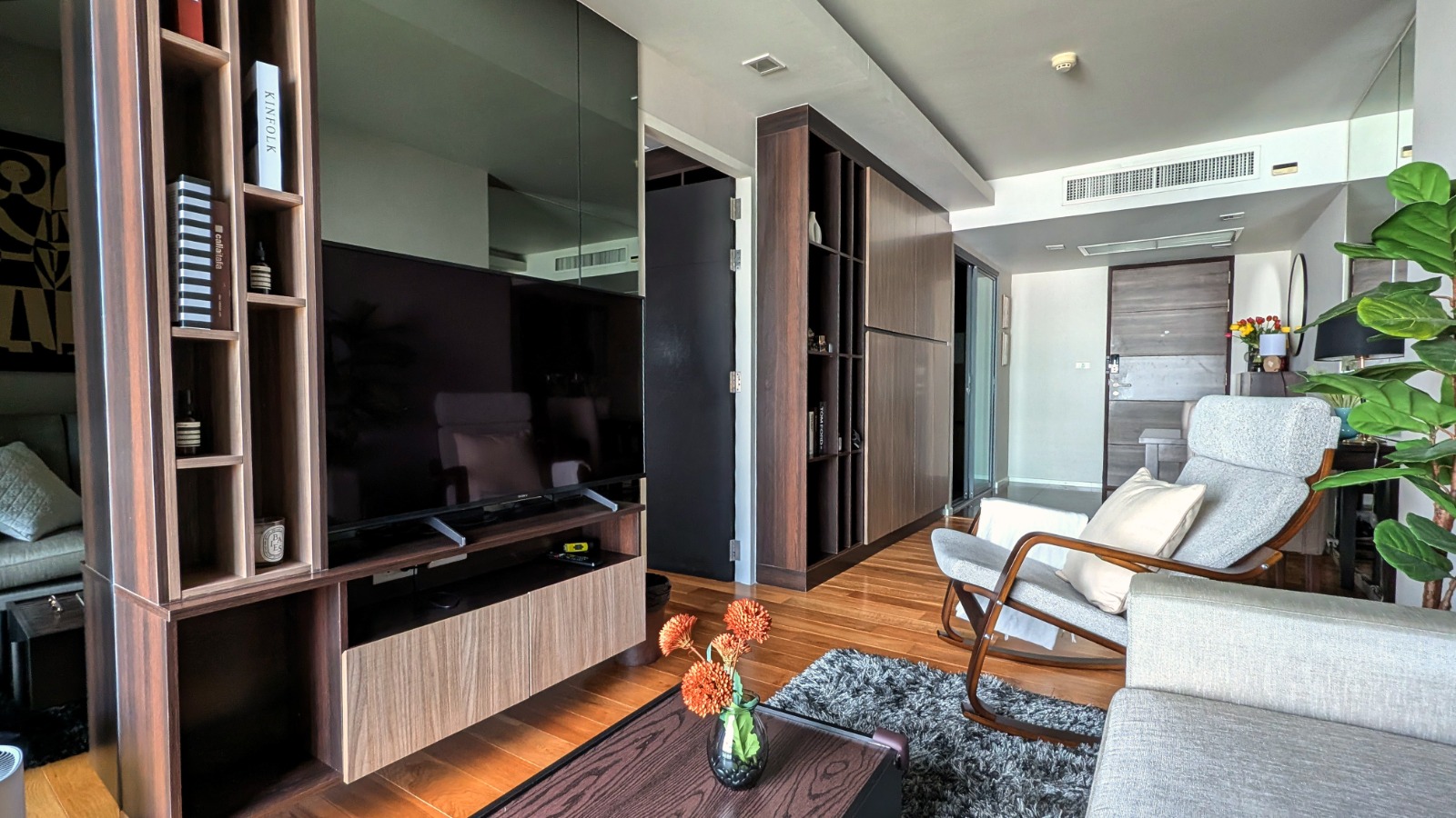 1-Bedroom, 1-Bathroom Condo for Rent at Focus Ploenchit, 48 sqm, BTS Ploenchit, ฿28,500/month – Modern Living in Bangkok’s Prime Location
