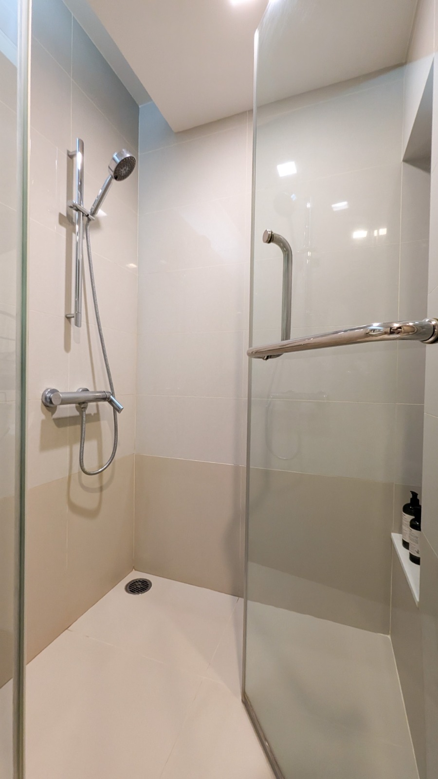 1-Bedroom, 1-Bathroom Condo for Rent at Focus Ploenchit, 48 sqm, BTS Ploenchit, ฿28,500/month – Modern Living in Bangkok’s Prime Location