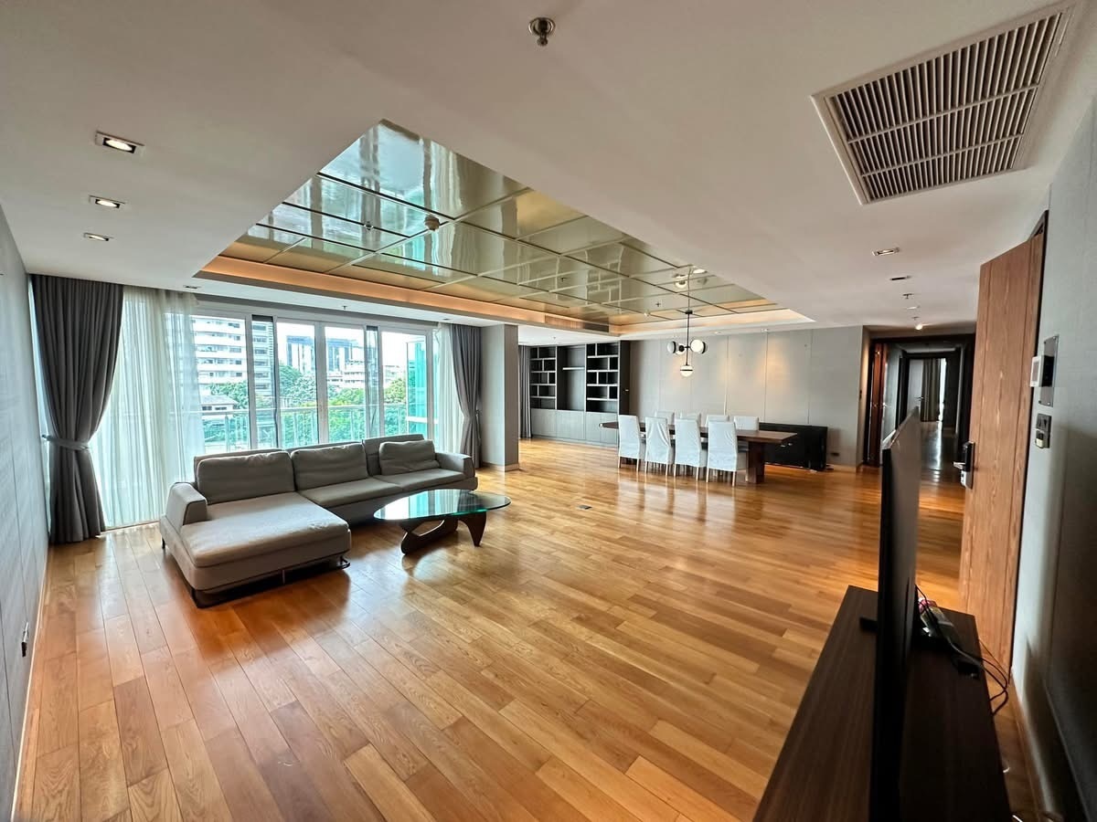 5-Bedroom 4-Bathroom 300sqm Belgravia Residences for Rent near BTS Phrom Phong at 200,000 THB/month – Luxury, Pet-Friendly Condo in Sukhumvit