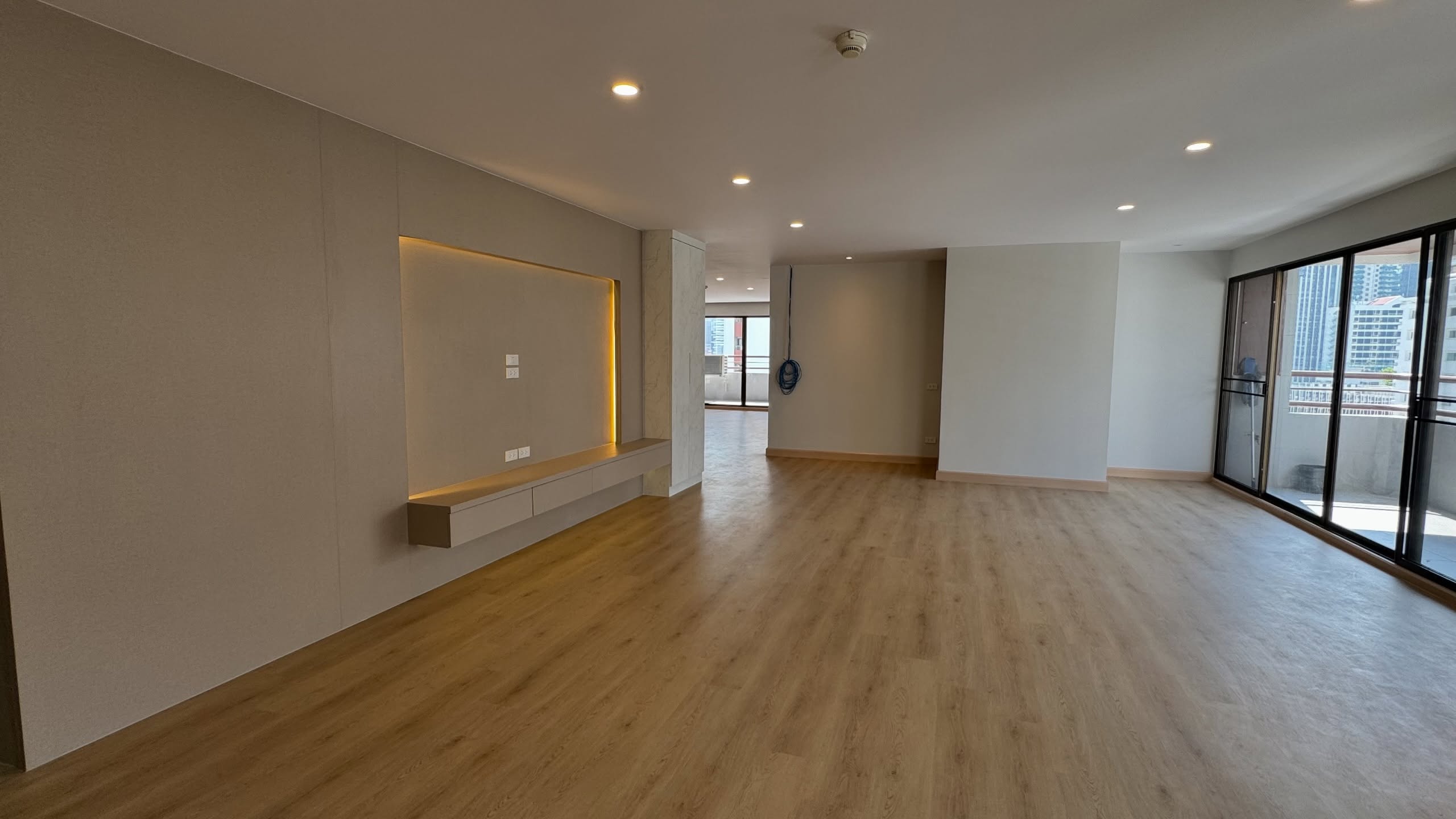 4-Bedroom 4-Bathroom 239sqm Liberty Park 1 for Rent ฿72,000/month or Sale ฿25,000,000, Near BTS Asoke, Pet-Friendly, Luxury Condo in Sukhumvit 23
