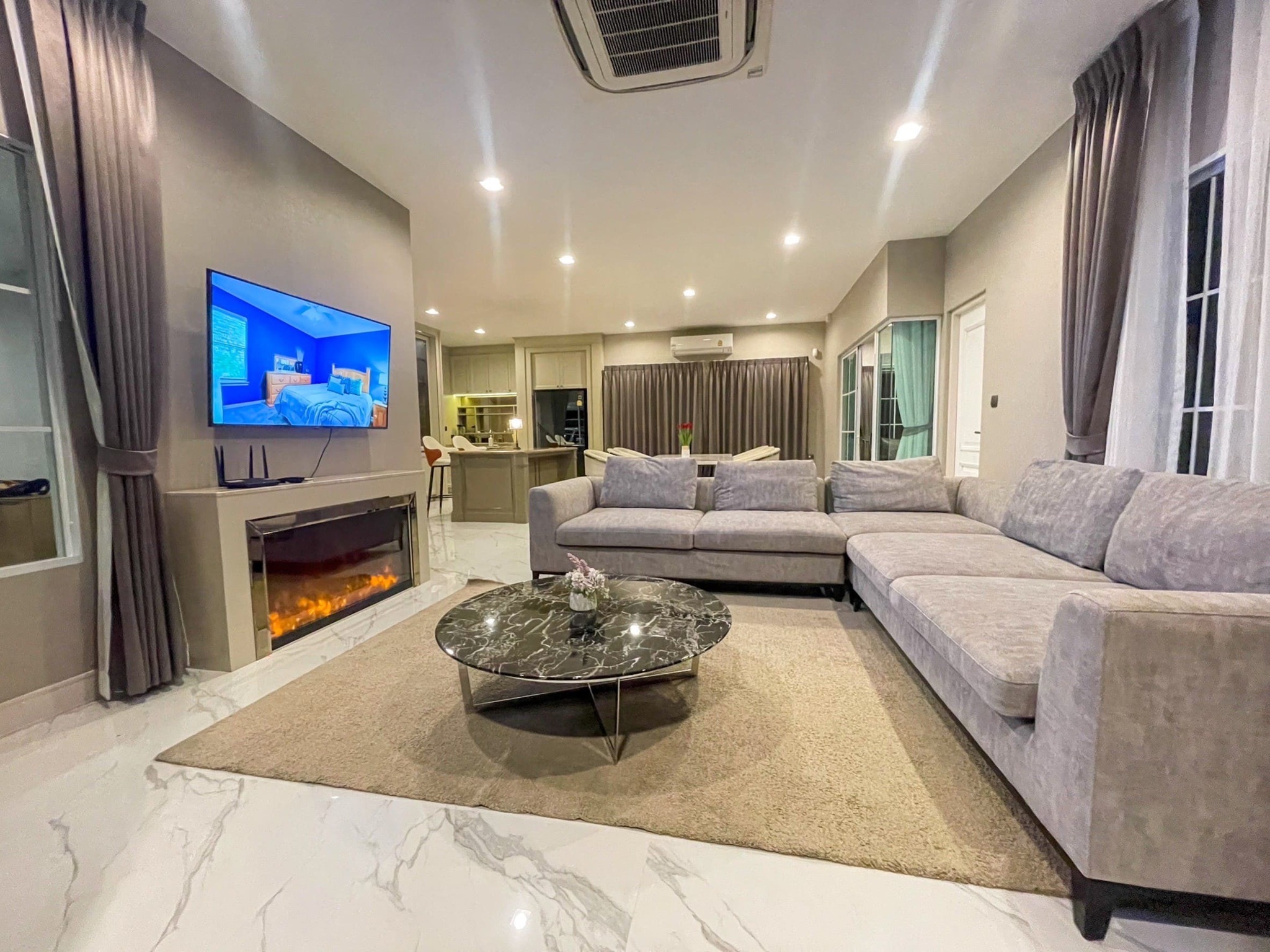 Stunning 4-bed, 4-bath house at Nantawan Ramintra. 291 sqm, pet-friendly, with private parking. Rent at 200,000 THB/month or sale at 30M.
