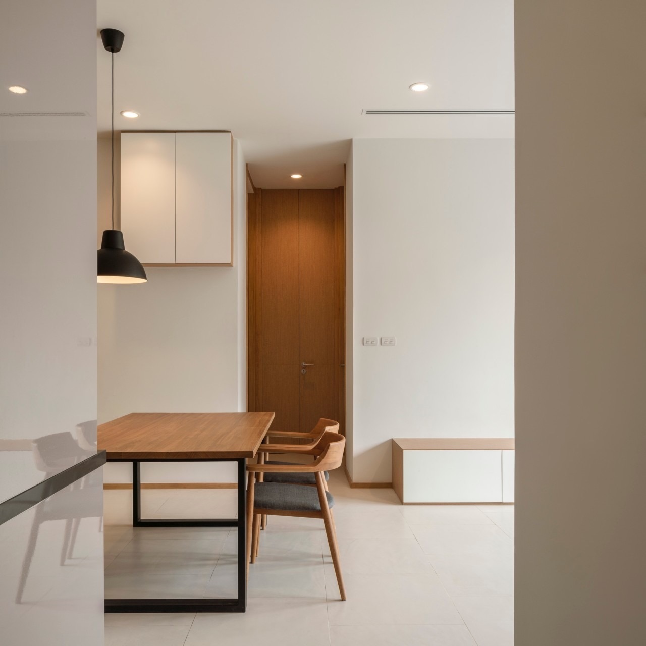 2-Bed, 2-Bath, 98sqm Vana Residences Sukhumvit 26 for Rent 65K THB, Near BTS Promphong Station