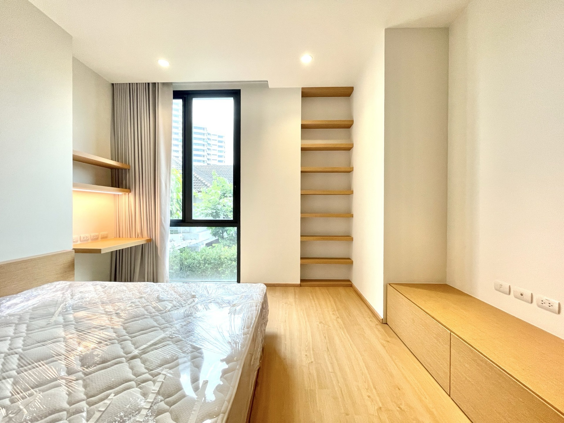 2-Bed, 2-Bath, 98sqm Vana Residences Sukhumvit 26 for Rent 65K THB, Near BTS Promphong Station