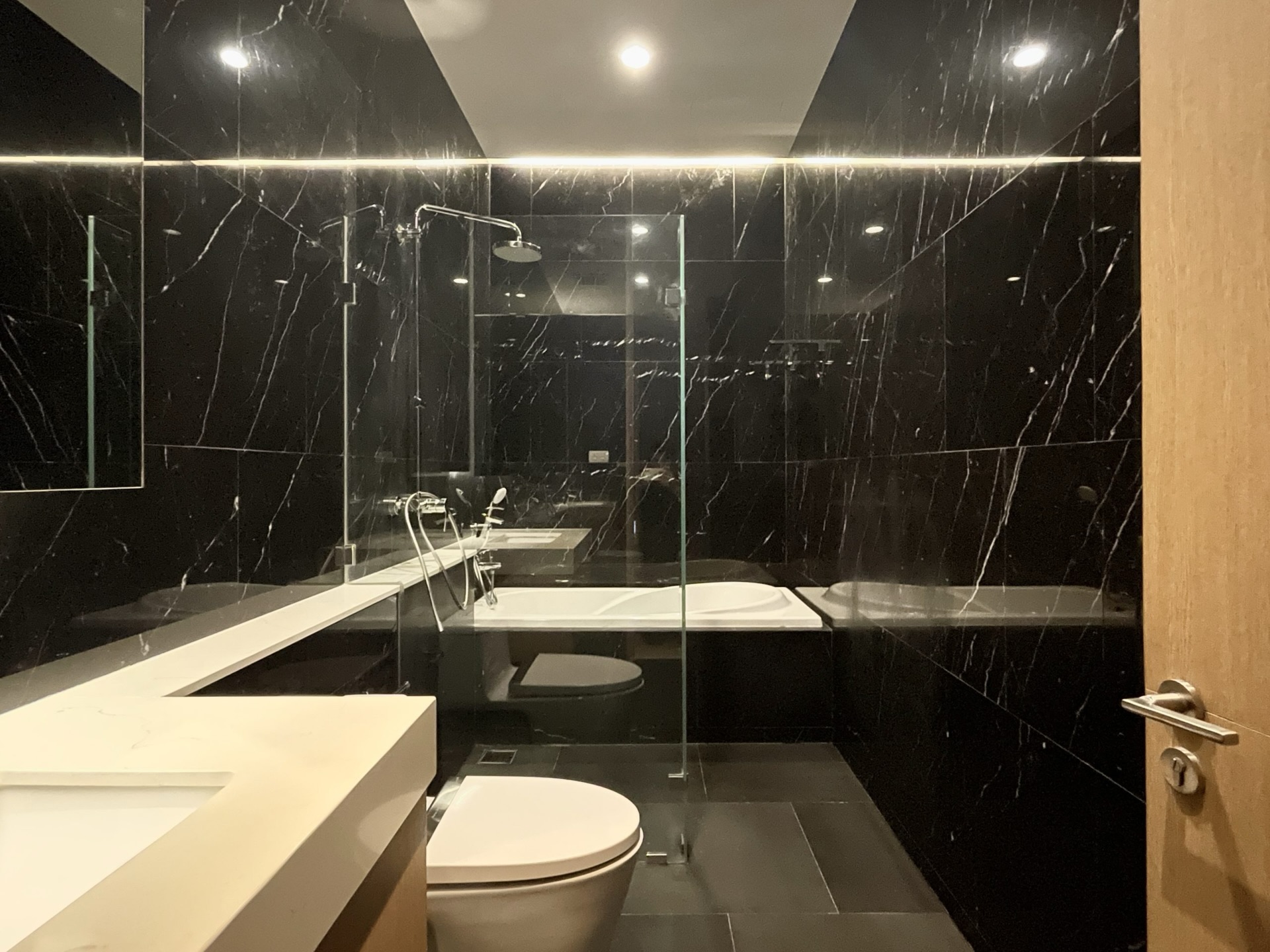 2-Bed, 2-Bath, 98sqm Vana Residences Sukhumvit 26 for Rent 65K THB, Near BTS Promphong Station