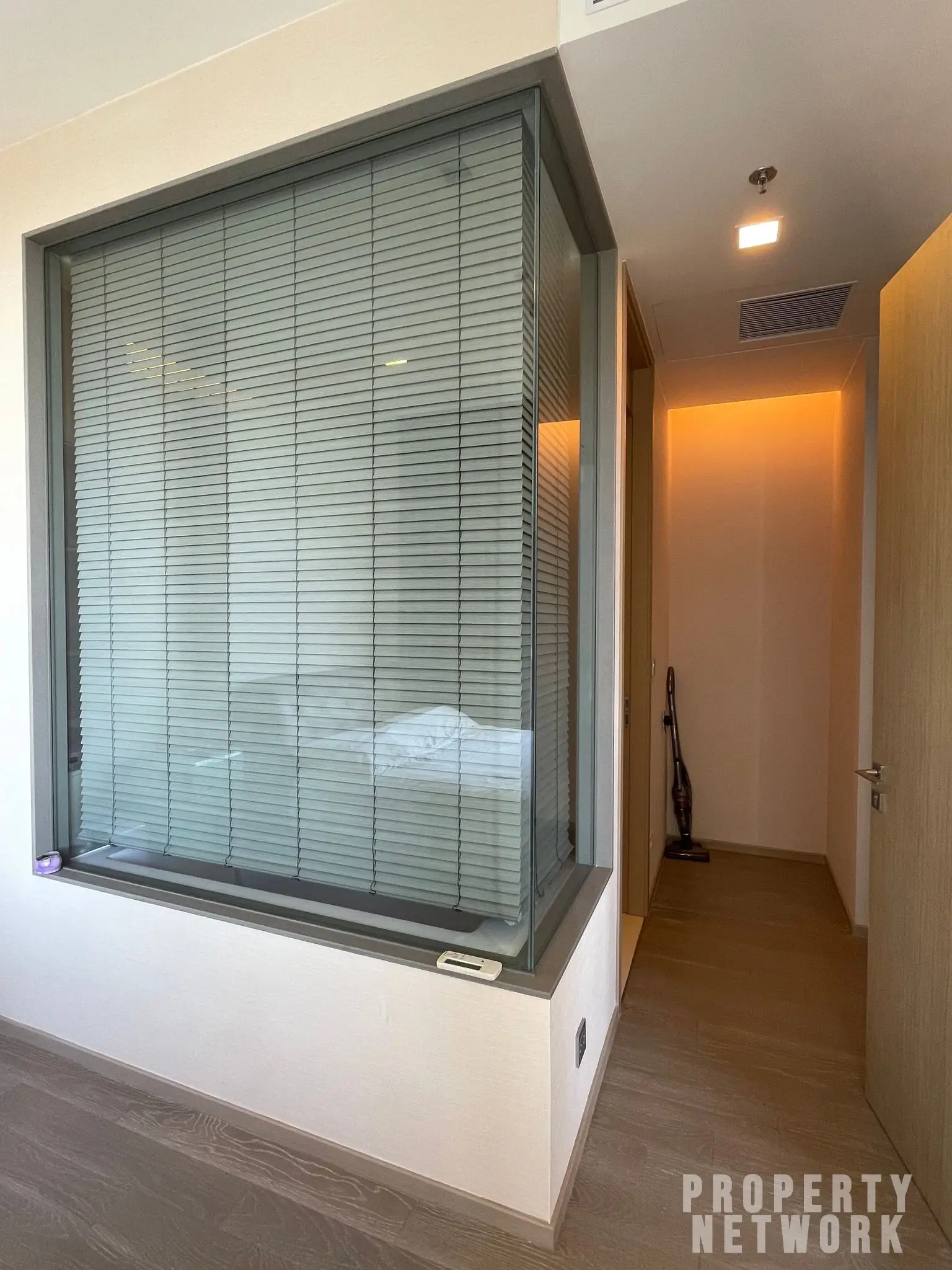 1-Bedroom, 1-Bath, 47sqm The Esse Asoke for Rent 35K/Month or Sale 9.9M, 520m to MRT Sukhumvit, Fully Furnished, Luxury Living in Sukhumvit, Bangkok.