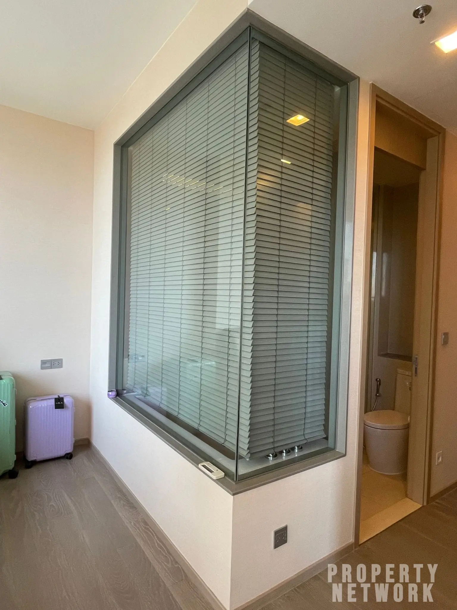 1-Bedroom, 1-Bath, 47sqm The Esse Asoke for Rent 35K/Month or Sale 9.9M, 520m to MRT Sukhumvit, Fully Furnished, Luxury Living in Sukhumvit, Bangkok.