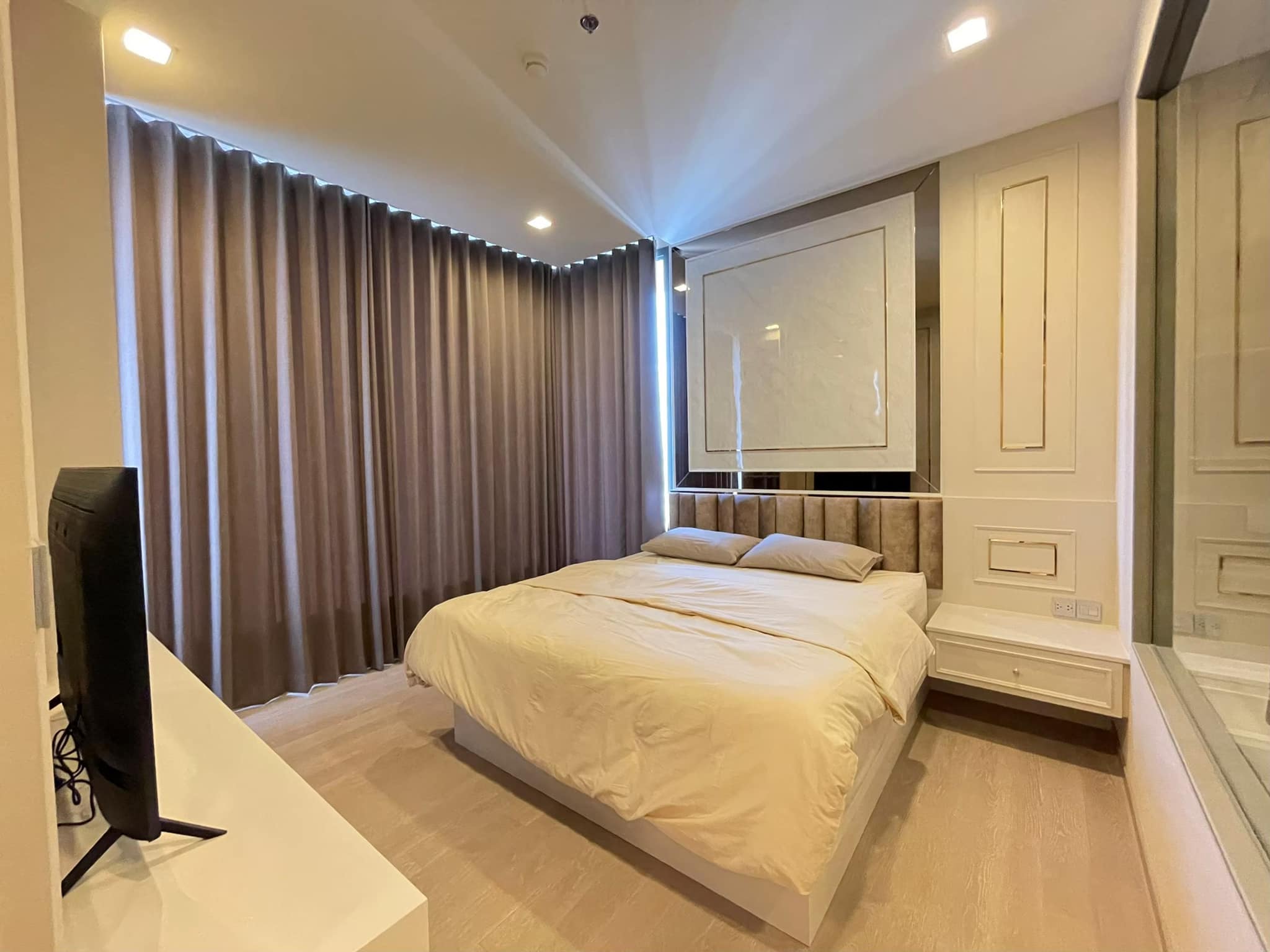 1-Bedroom, 1-Bathroom, 51sqm Condo at The ESSE Asoke for Rent, 50K THB, Near Asoke BTS, MRT Sukhumvit