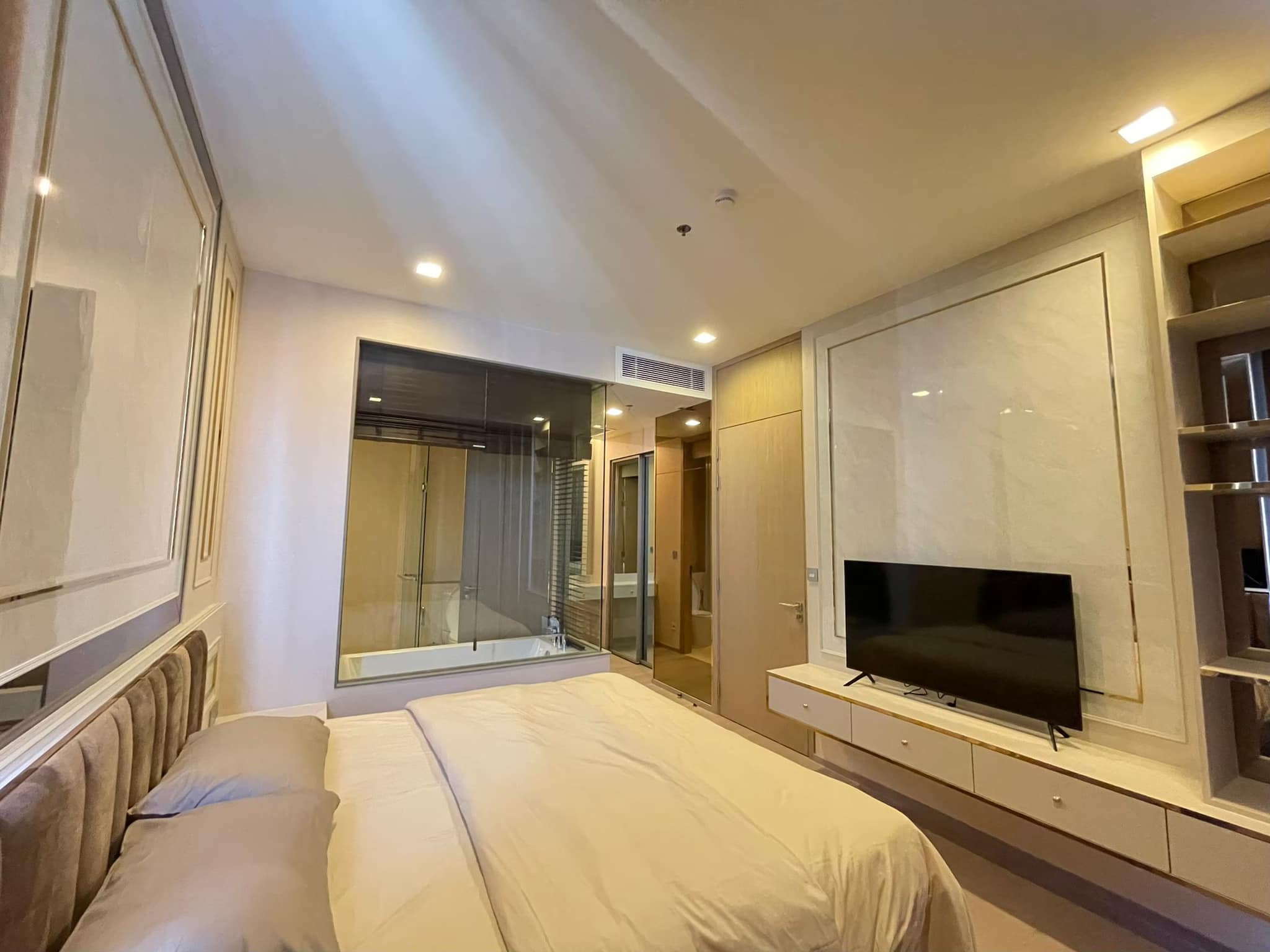 1-Bedroom, 1-Bathroom, 51sqm Condo at The ESSE Asoke for Rent, 50K THB, Near Asoke BTS, MRT Sukhumvit