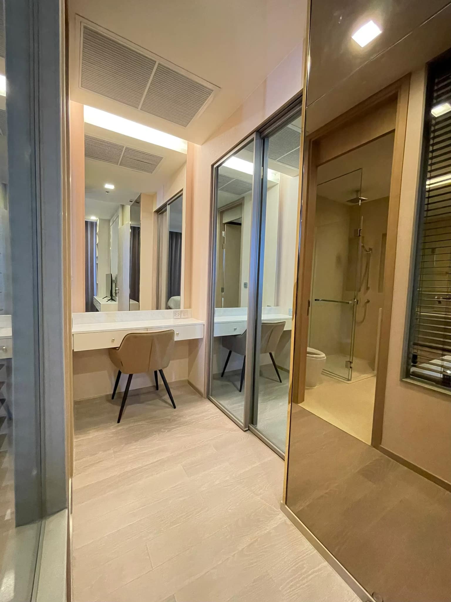 1-Bedroom, 1-Bathroom, 51sqm Condo at The ESSE Asoke for Rent, 50K THB, Near Asoke BTS, MRT Sukhumvit