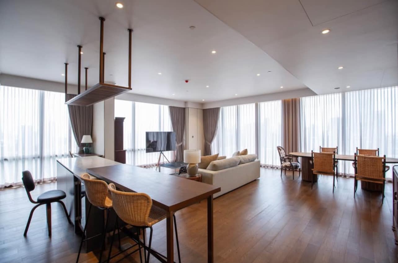 Luxury 3-bedroom, 3-bathroom penthouse with 280 sqm, large balcony, and premium furnishings at MUNIQ Langsuan, Bangkok. Pet-friendly and centrally located.