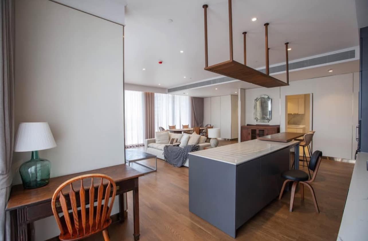 Luxury 3-bedroom, 3-bathroom penthouse with 280 sqm, large balcony, and premium furnishings at MUNIQ Langsuan, Bangkok. Pet-friendly and centrally located.