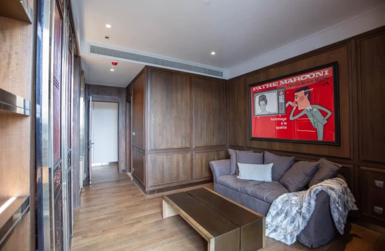 Luxury 3-bedroom, 3-bathroom penthouse with 280 sqm, large balcony, and premium furnishings at MUNIQ Langsuan, Bangkok. Pet-friendly and centrally located.