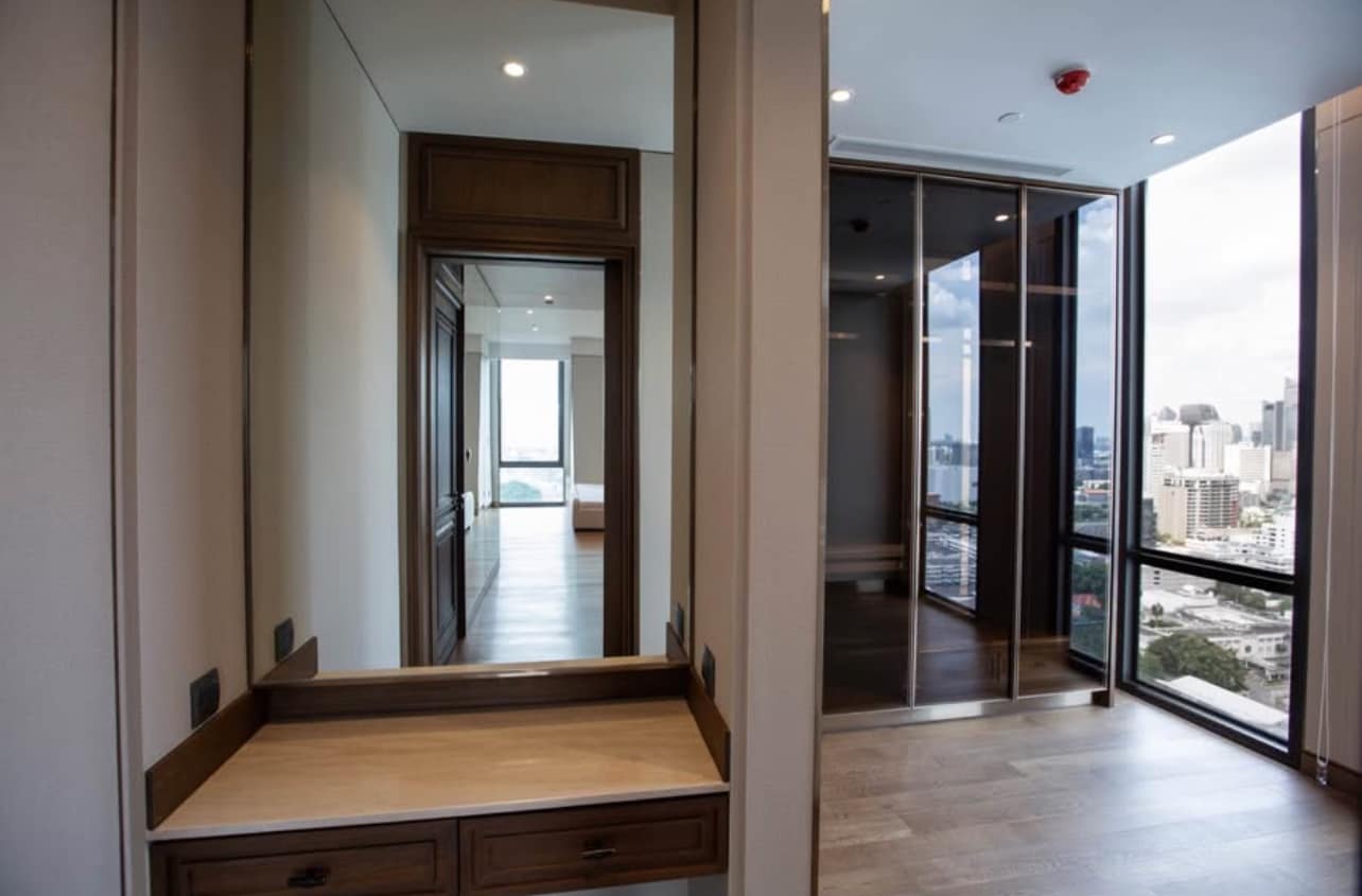Luxury 3-bedroom, 3-bathroom penthouse with 280 sqm, large balcony, and premium furnishings at MUNIQ Langsuan, Bangkok. Pet-friendly and centrally located.