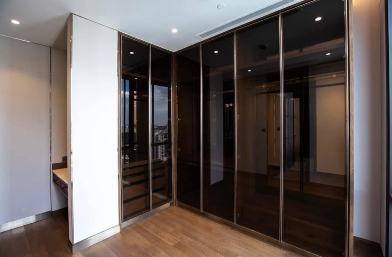 Luxury 3-bedroom, 3-bathroom penthouse with 280 sqm, large balcony, and premium furnishings at MUNIQ Langsuan, Bangkok. Pet-friendly and centrally located.