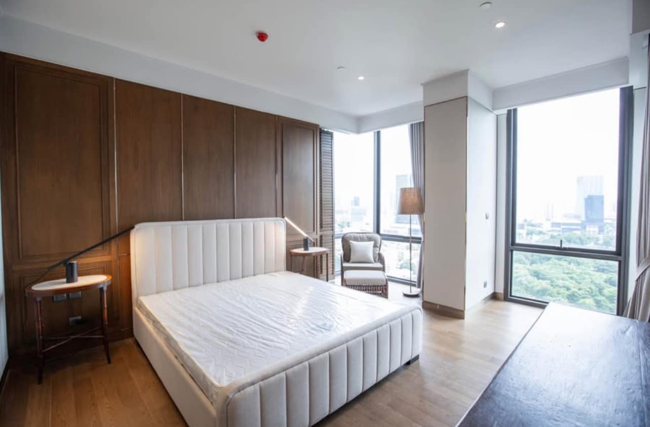 Luxury 3-bedroom, 3-bathroom penthouse with 280 sqm, large balcony, and premium furnishings at MUNIQ Langsuan, Bangkok. Pet-friendly and centrally located.