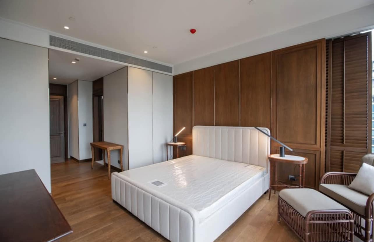 Luxury 3-bedroom, 3-bathroom penthouse with 280 sqm, large balcony, and premium furnishings at MUNIQ Langsuan, Bangkok. Pet-friendly and centrally located.