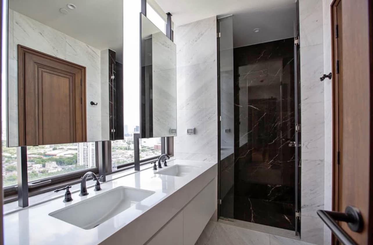 Luxury 3-bedroom, 3-bathroom penthouse with 280 sqm, large balcony, and premium furnishings at MUNIQ Langsuan, Bangkok. Pet-friendly and centrally located.