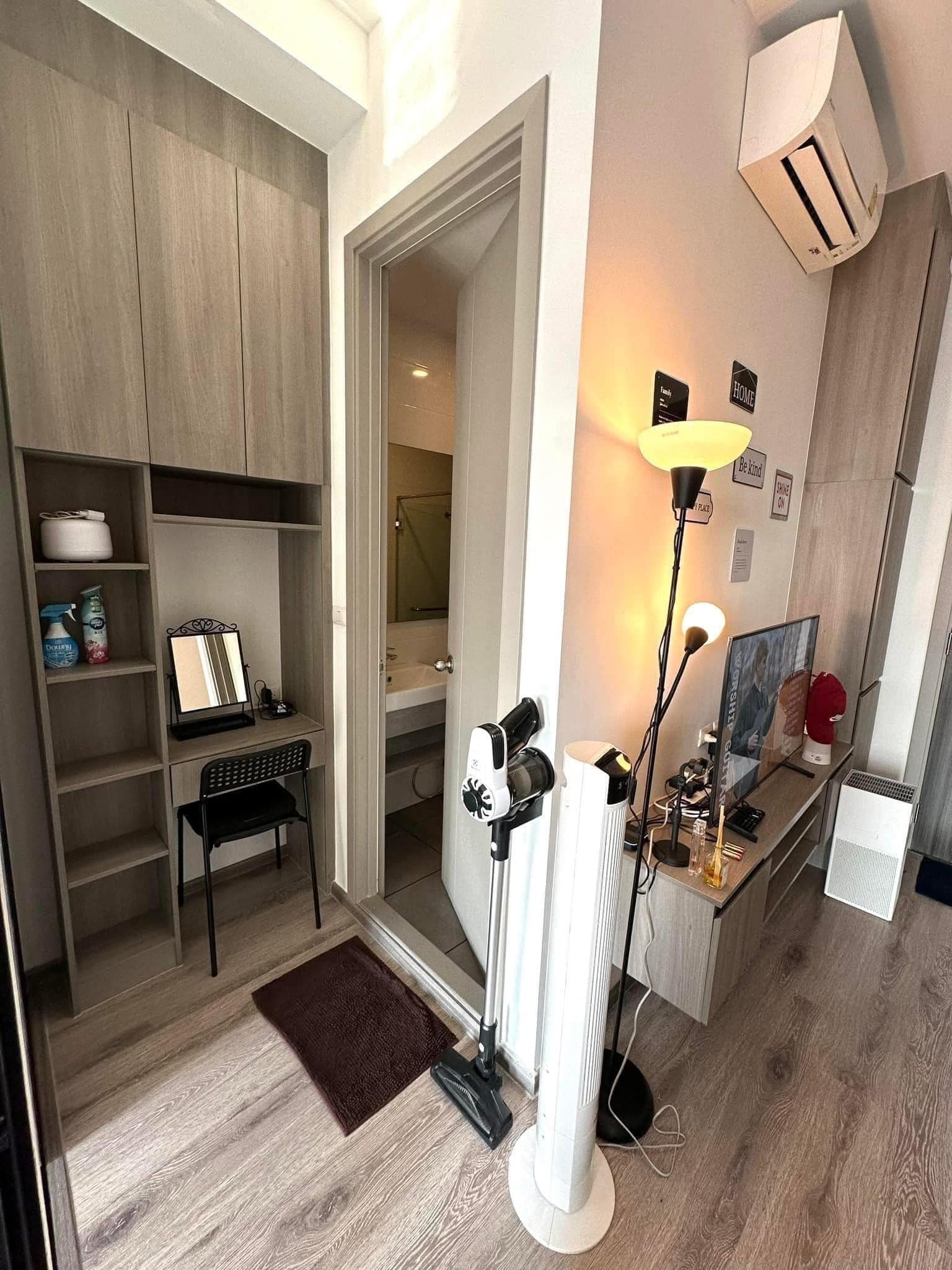 Fully furnished 1-bedroom condo, 28 sqm, at Knightsbridge Prime Onnut. High floor, city views, near BTS Onnut and Big C Onnut. Perfect for urban living.