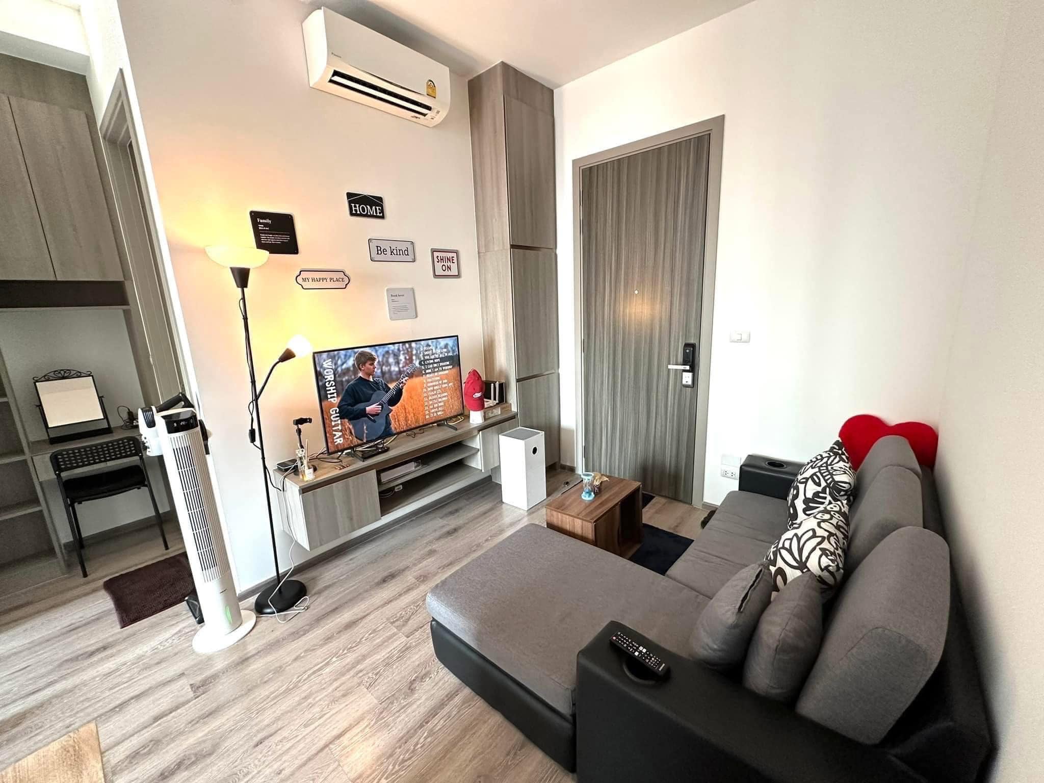 Fully furnished 1-bedroom condo, 28 sqm, at Knightsbridge Prime Onnut. High floor, city views, near BTS Onnut and Big C Onnut. Perfect for urban living.