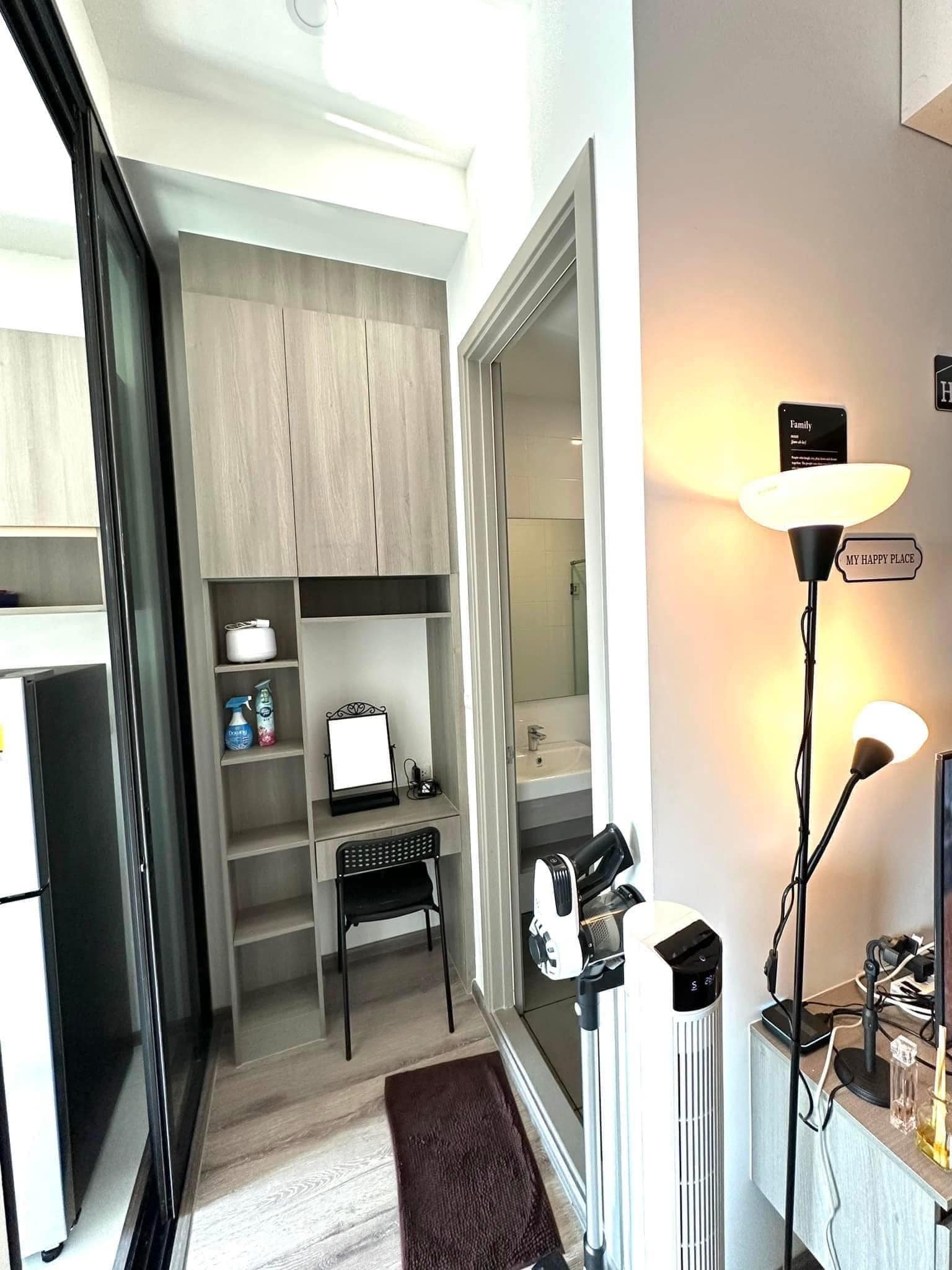 Fully furnished 1-bedroom condo, 28 sqm, at Knightsbridge Prime Onnut. High floor, city views, near BTS Onnut and Big C Onnut. Perfect for urban living.
