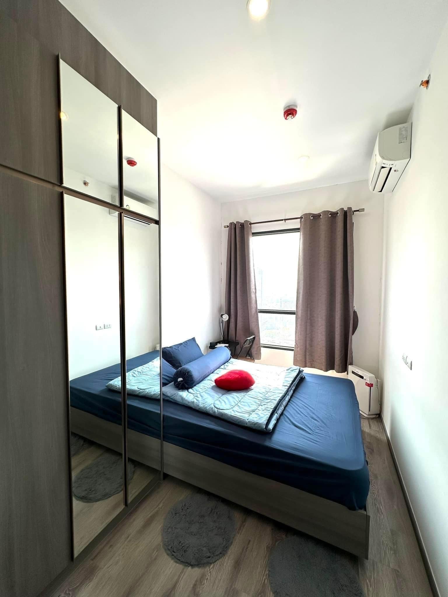 Fully furnished 1-bedroom condo, 28 sqm, at Knightsbridge Prime Onnut. High floor, city views, near BTS Onnut and Big C Onnut. Perfect for urban living.