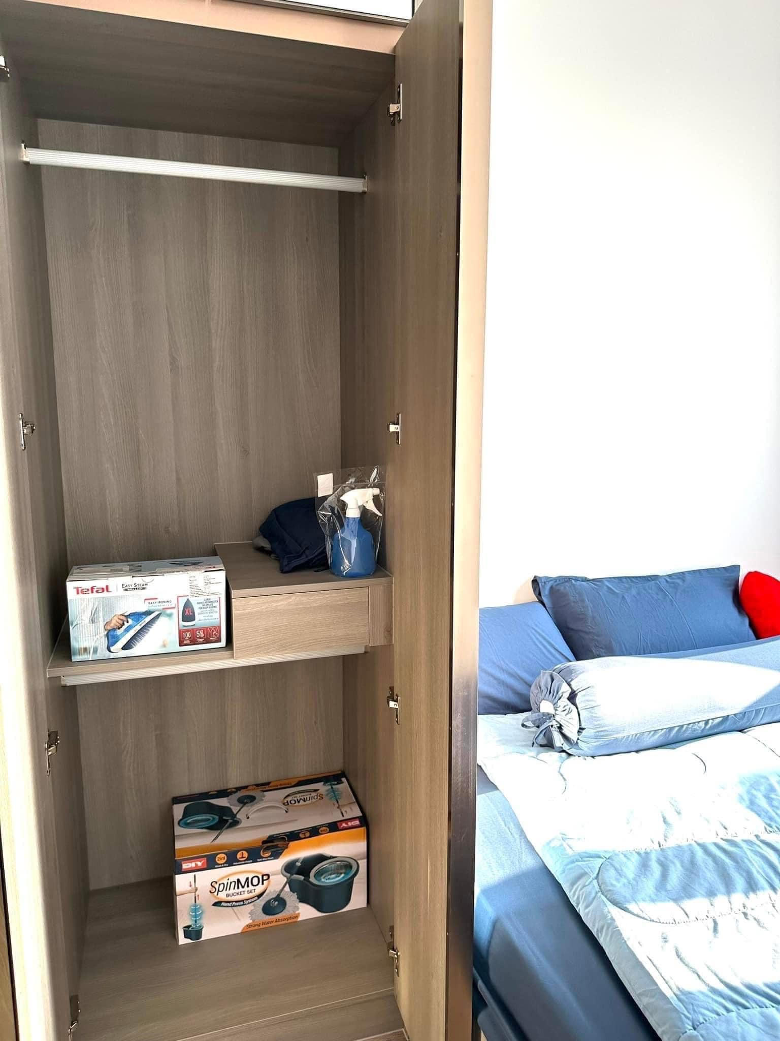 Fully furnished 1-bedroom condo, 28 sqm, at Knightsbridge Prime Onnut. High floor, city views, near BTS Onnut and Big C Onnut. Perfect for urban living.
