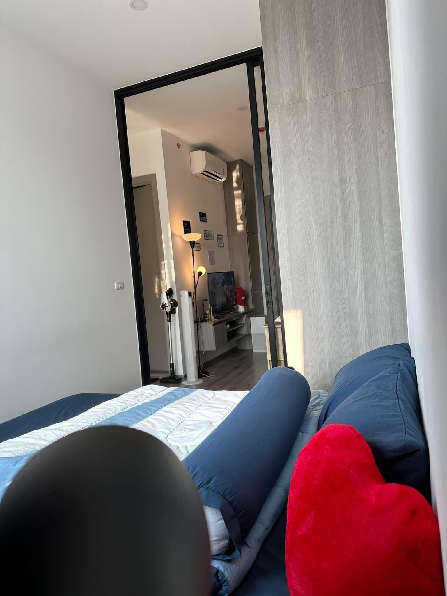 Fully furnished 1-bedroom condo, 28 sqm, at Knightsbridge Prime Onnut. High floor, city views, near BTS Onnut and Big C Onnut. Perfect for urban living.
