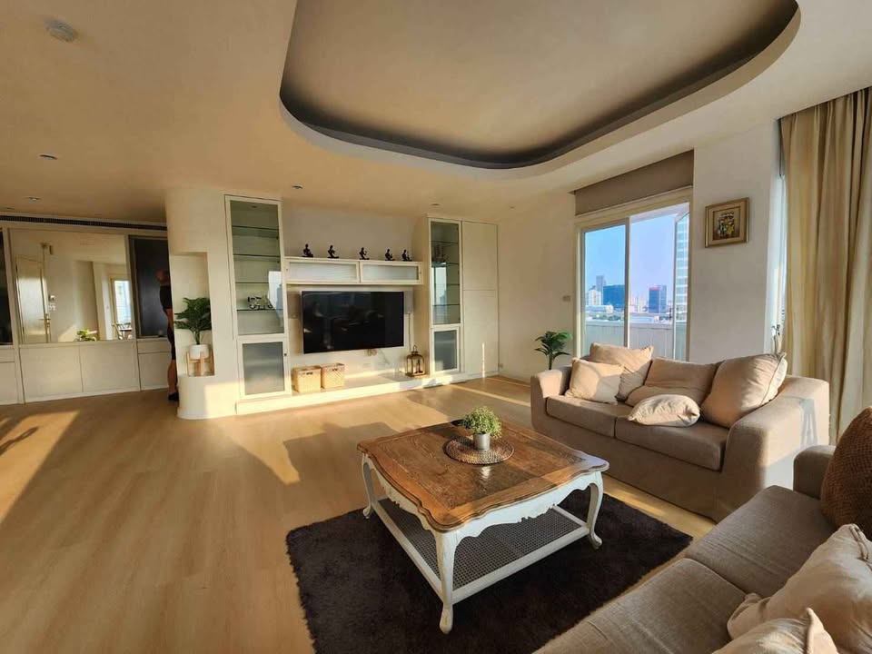 Spacious 2-bedroom, 2-bathroom penthouse at Sathorn Happyland Condo, 164 sqm, stunning views, cat-friendly, near BTS Saint Louis and Chong Nonsi.