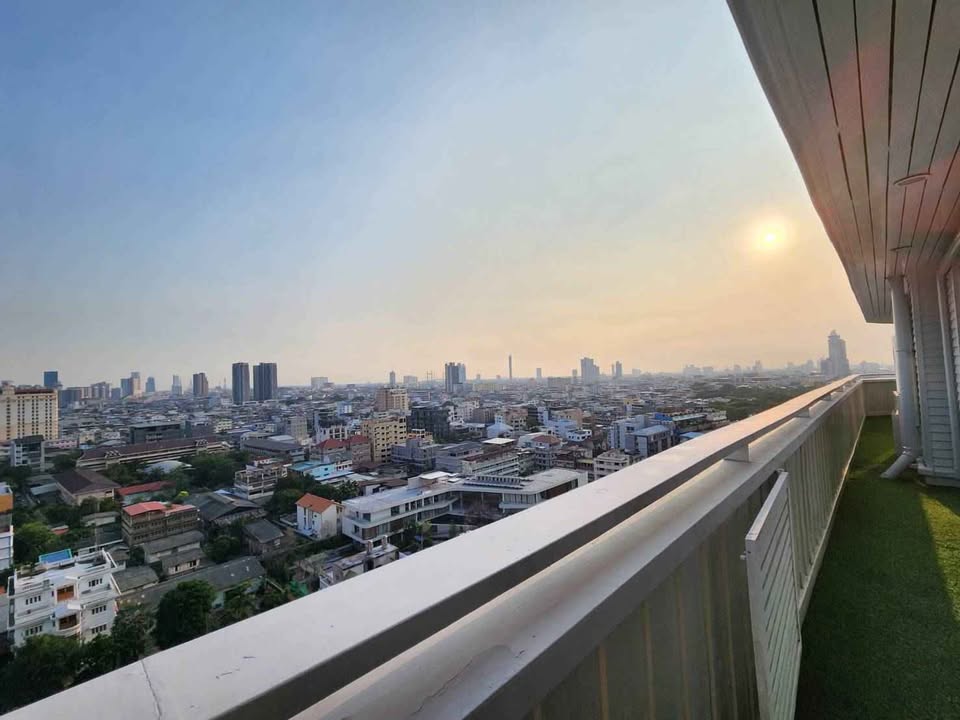 Spacious 2-bedroom, 2-bathroom penthouse at Sathorn Happyland Condo, 164 sqm, stunning views, cat-friendly, near BTS Saint Louis and Chong Nonsi.