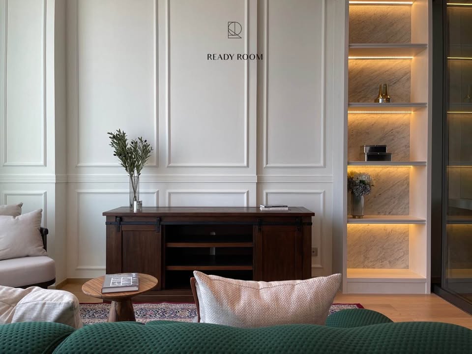 Luxury 2-bed, 2-bath combined unit at 28 Chidlom. 86 sqm, 24th floor, fully furnished, BTS Chidlom nearby. For sale 44M THB. Prime Bangkok location.