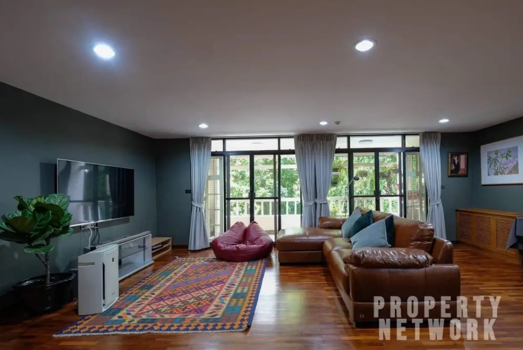 This 3-bedroom, 2-bathroom condo offers excellent value in one of Bangkok’s most desirable locations, with great amenities and an unbeatable lifestyle. Don't miss the opportunity to make this your new home. Contact us today to schedule a viewing!