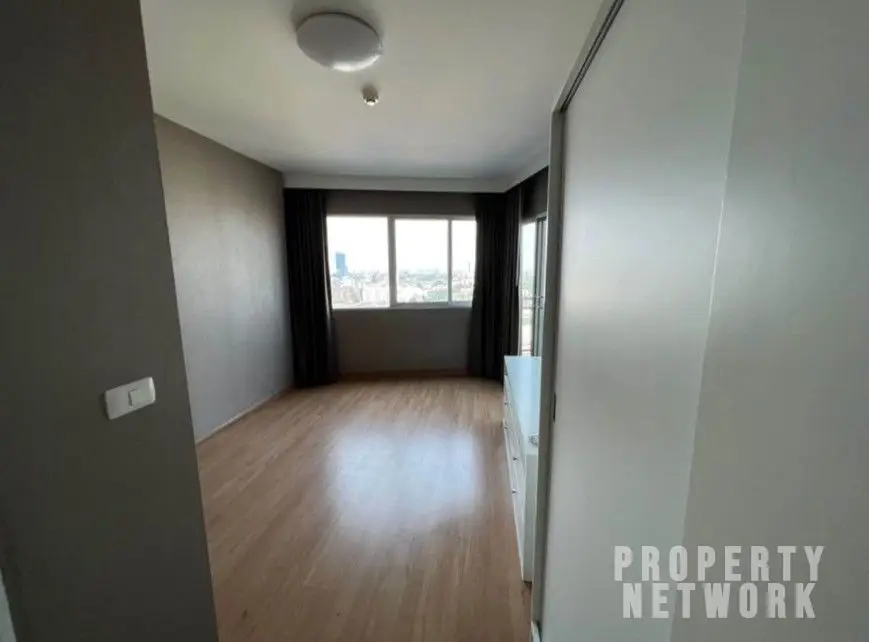 Fully furnished 2-bedroom, 1-bathroom condo at Supalai Park Ekamai Thonglor, 83 sqm, 19th floor, with city views, swimming pool, gym, and rooftop terrace.