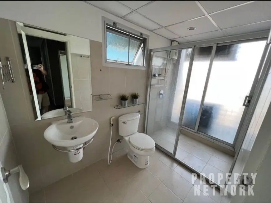 Fully furnished 2-bedroom, 1-bathroom condo at Supalai Park Ekamai Thonglor, 83 sqm, 19th floor, with city views, swimming pool, gym, and rooftop terrace.