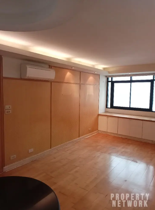 Spacious 1-Bedroom 1-Bathroom 52 sqm condo at Pipat Place For Sale ฿5,150,000. Just 360m from BTS Chong Nonsi. Great location in Silom, Bang Rak!