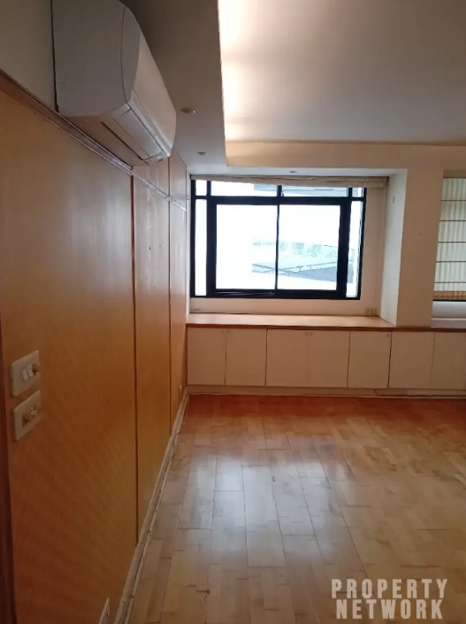 Spacious 1-Bedroom 1-Bathroom 52 sqm condo at Pipat Place For Sale ฿5,150,000. Just 360m from BTS Chong Nonsi. Great location in Silom, Bang Rak!