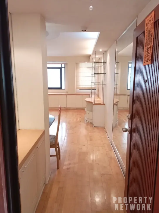 Spacious 1-Bedroom 1-Bathroom 52 sqm condo at Pipat Place For Sale ฿5,150,000. Just 360m from BTS Chong Nonsi. Great location in Silom, Bang Rak!