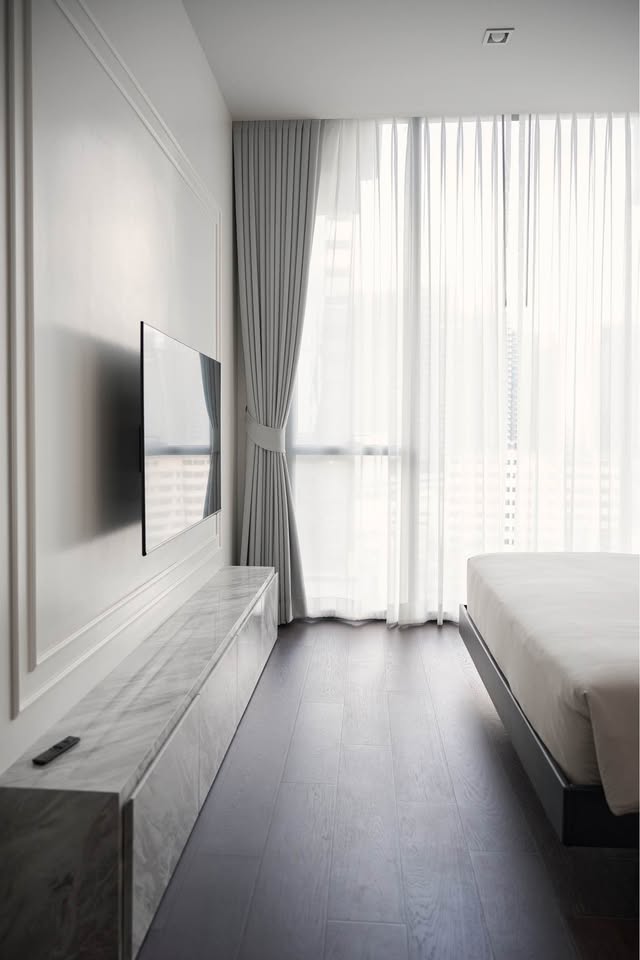 For Rent ฿145,000: 2-Bed 2-Bath 97.5 sqm Duplex at LAVIQ Sukhumvit 57. High-floor corner unit, fully furnished, 100m to Thonglor BTS. Ready to move in March.