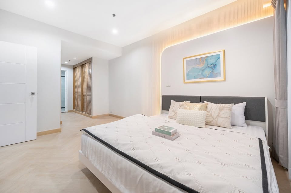 2-Bedroom, 1-Bathroom, 80sqm Baan Chao Praya Condo for Sale, 7.99M THB, Near BTS Saphan Taksin, 4 Min to IconSiam