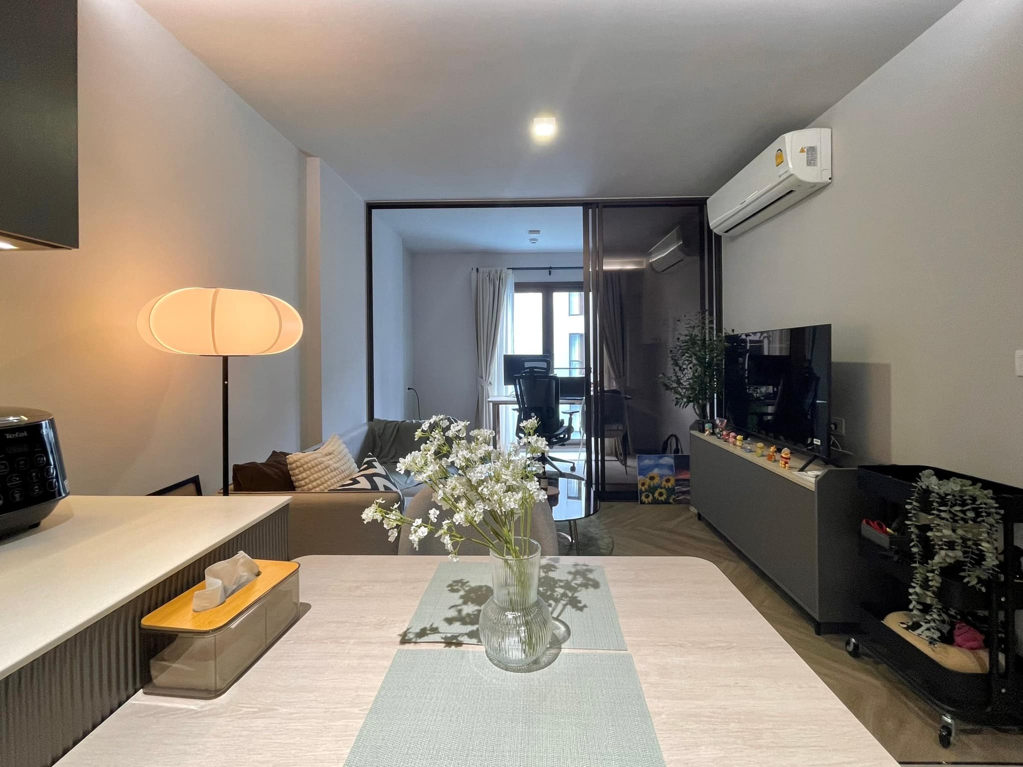 1-bedroom plus condo at Chapter Thonglor 25, 47 sqm, fully furnished with modern design, near BTS Thonglor, featuring premium facilities and elegant interiors.