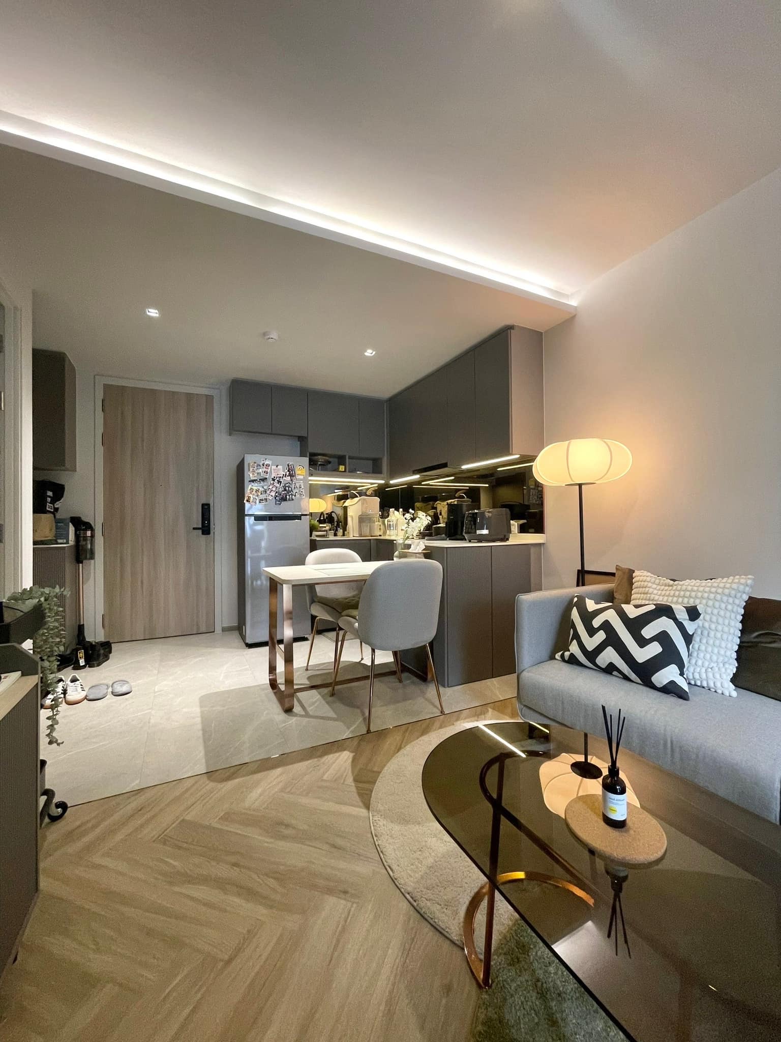1-bedroom plus condo at Chapter Thonglor 25, 47 sqm, fully furnished with modern design, near BTS Thonglor, featuring premium facilities and elegant interiors.