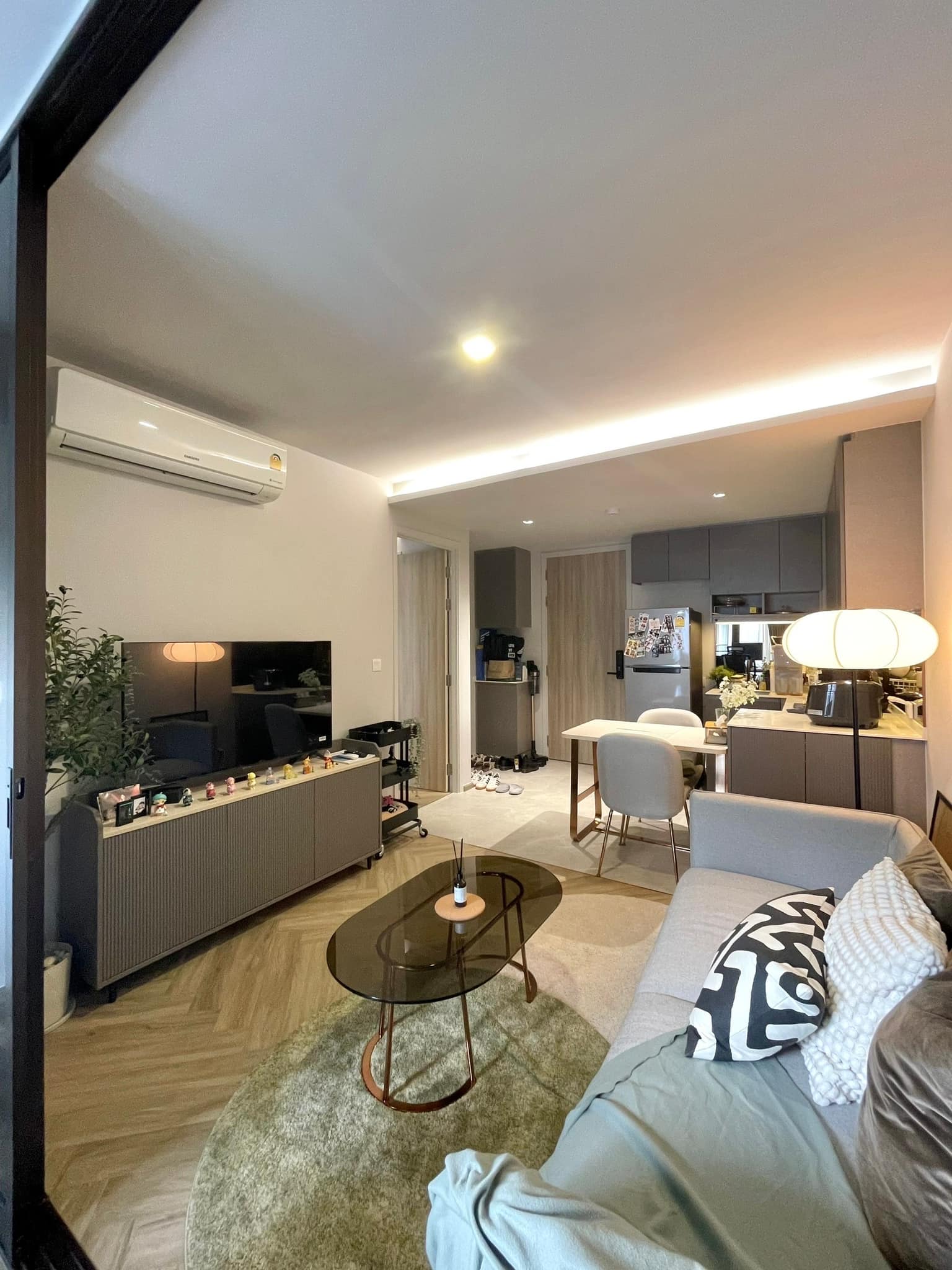 1-bedroom plus condo at Chapter Thonglor 25, 47 sqm, fully furnished with modern design, near BTS Thonglor, featuring premium facilities and elegant interiors.