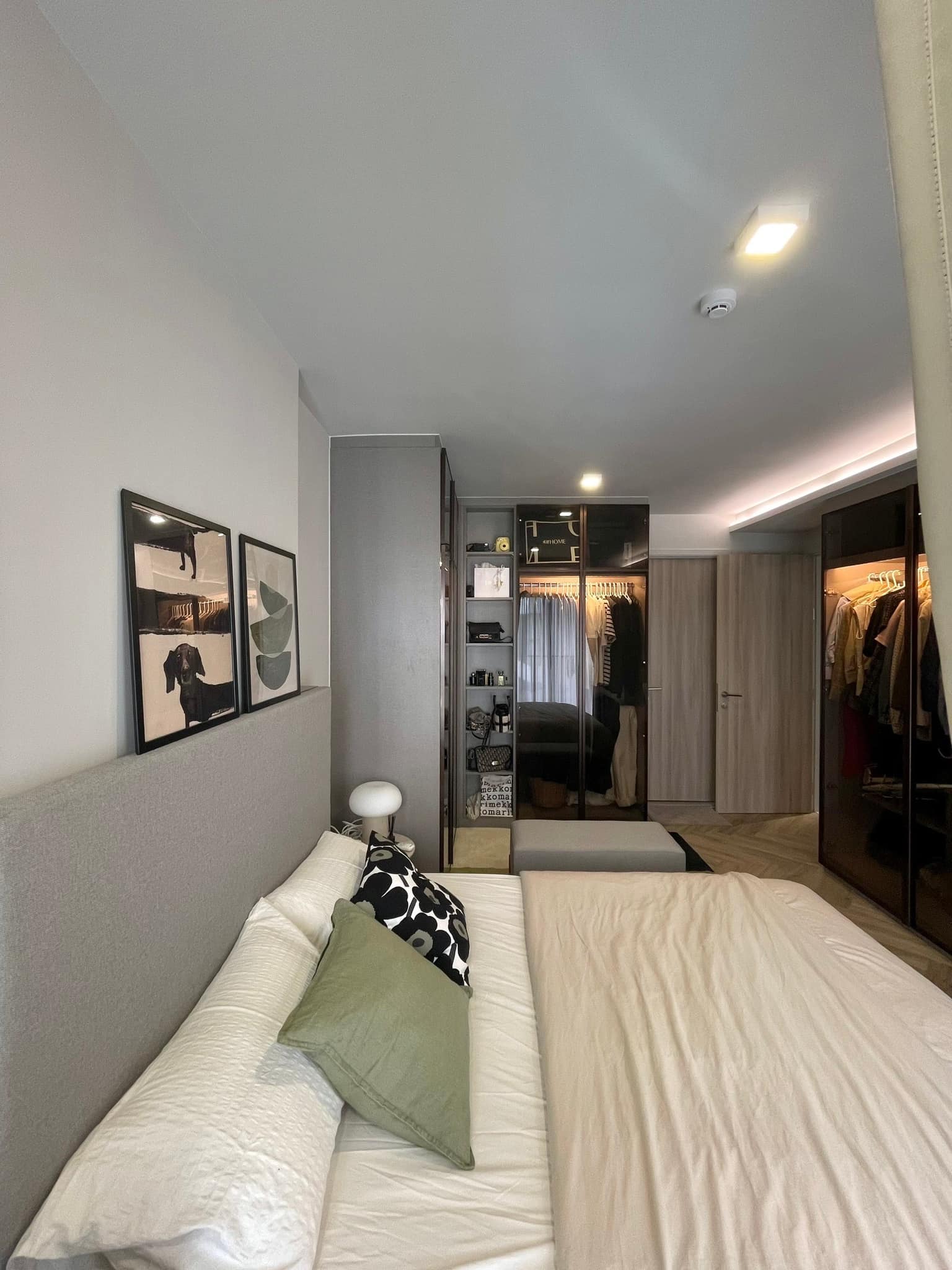 1-bedroom plus condo at Chapter Thonglor 25, 47 sqm, fully furnished with modern design, near BTS Thonglor, featuring premium facilities and elegant interiors.