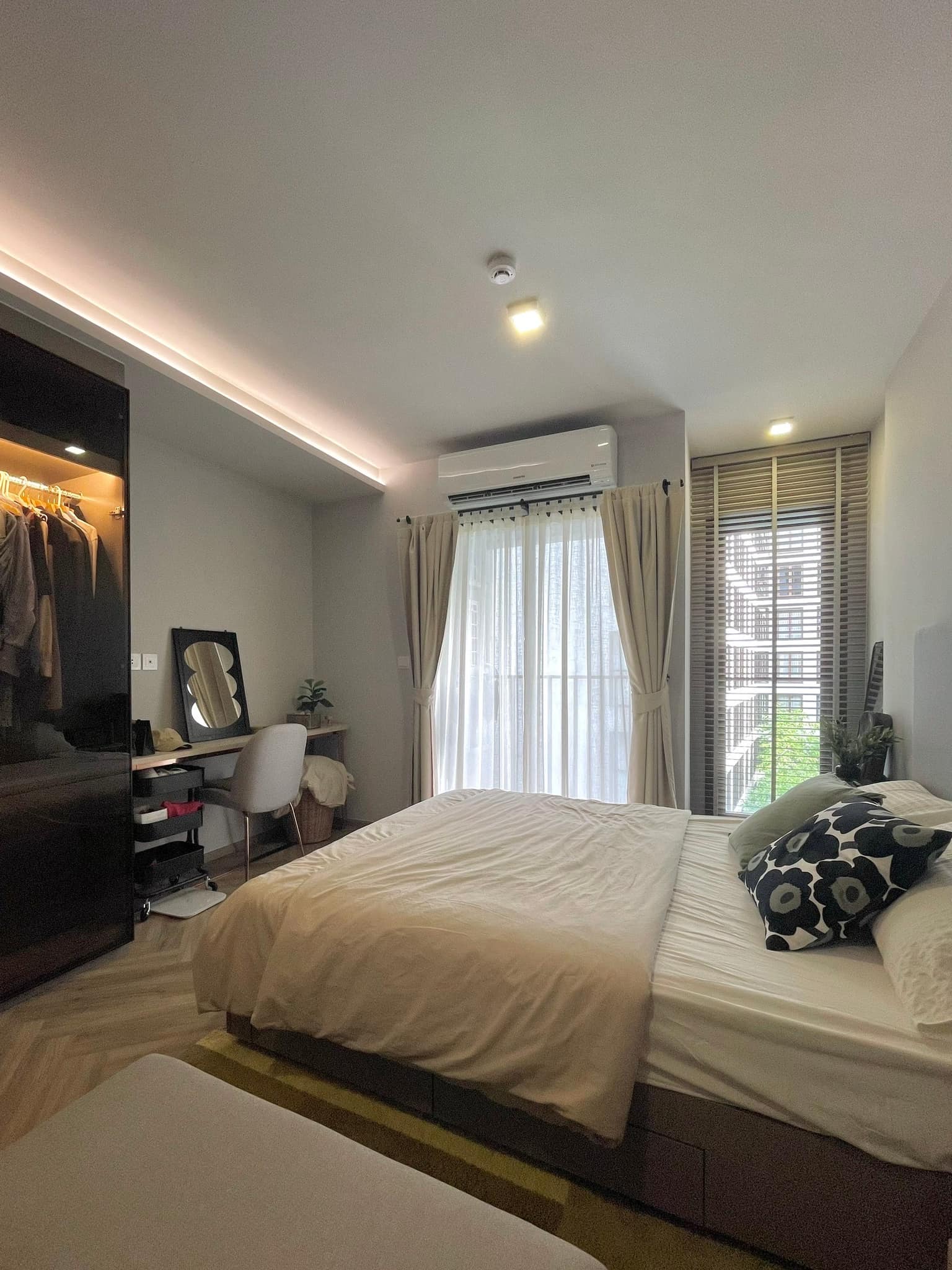 1-bedroom plus condo at Chapter Thonglor 25, 47 sqm, fully furnished with modern design, near BTS Thonglor, featuring premium facilities and elegant interiors.