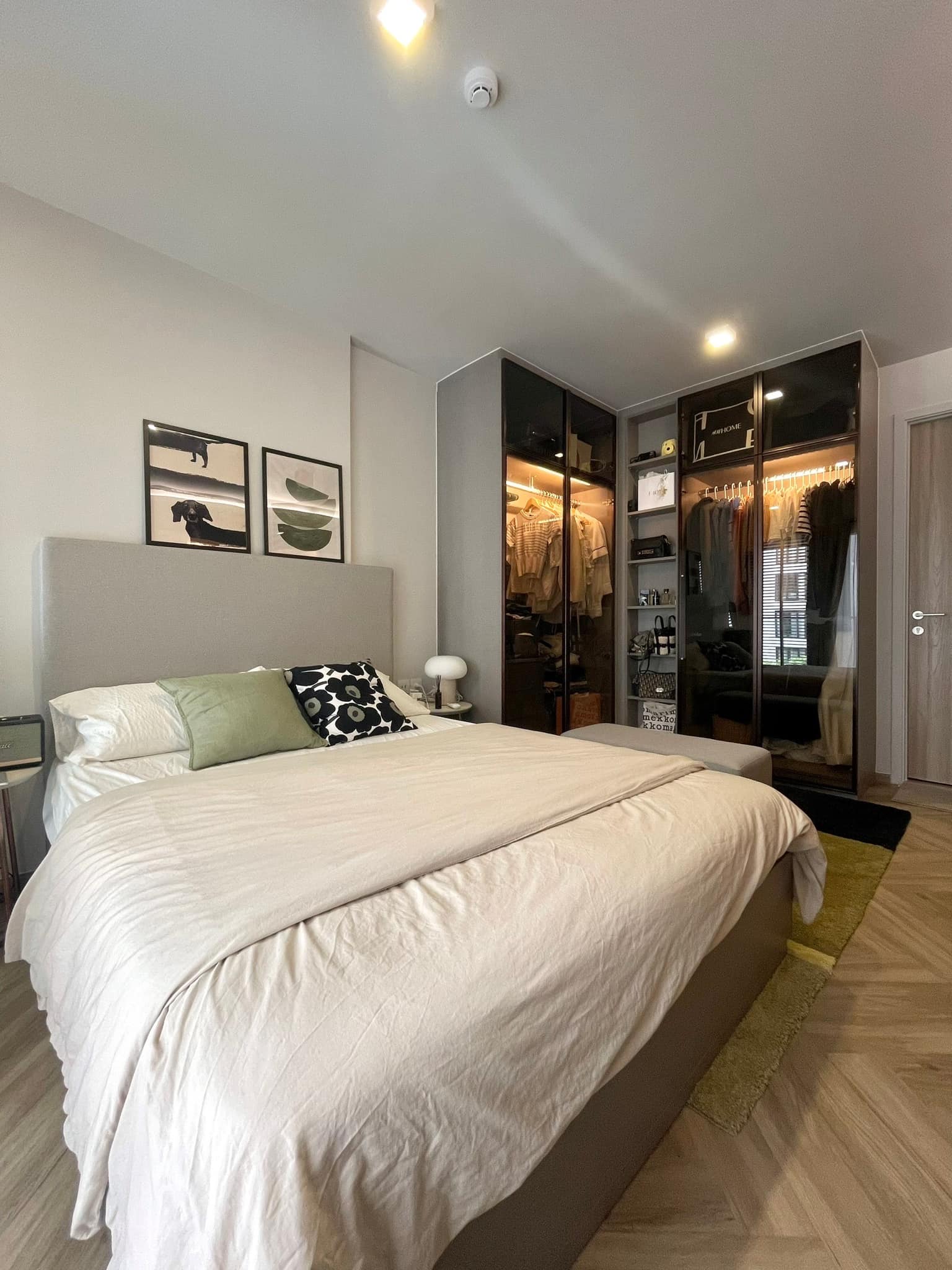 1-bedroom plus condo at Chapter Thonglor 25, 47 sqm, fully furnished with modern design, near BTS Thonglor, featuring premium facilities and elegant interiors.