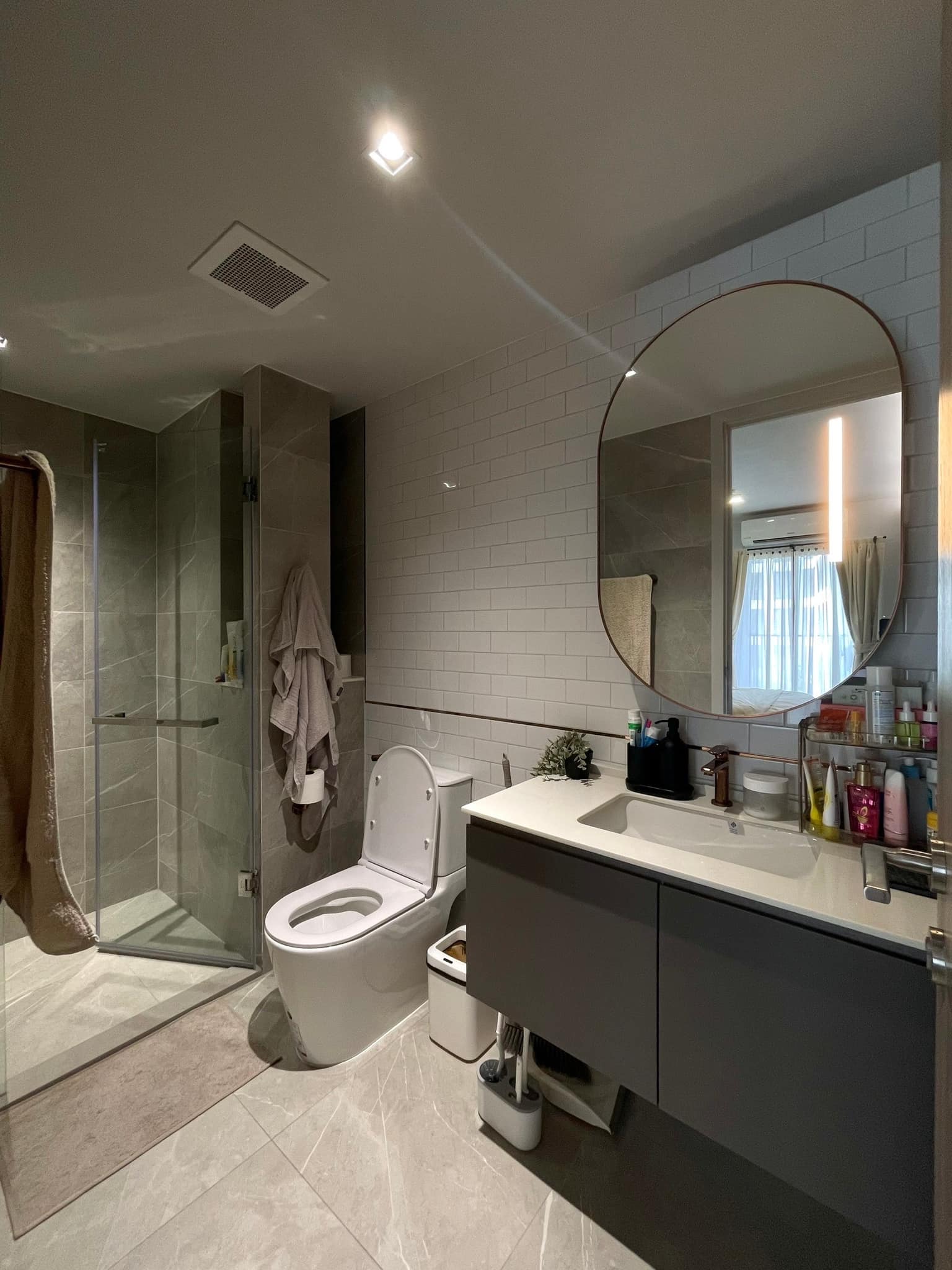 1-bedroom plus condo at Chapter Thonglor 25, 47 sqm, fully furnished with modern design, near BTS Thonglor, featuring premium facilities and elegant interiors.