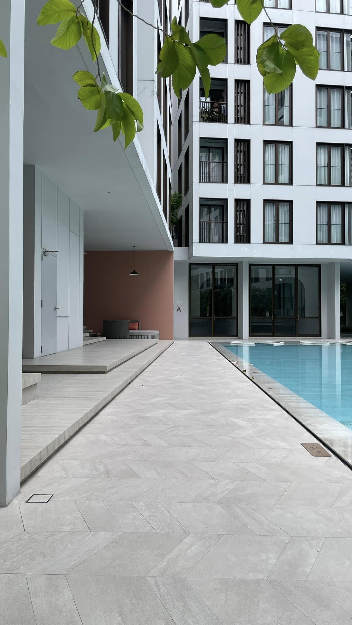 1-bedroom plus condo at Chapter Thonglor 25, 47 sqm, fully furnished with modern design, near BTS Thonglor, featuring premium facilities and elegant interiors.