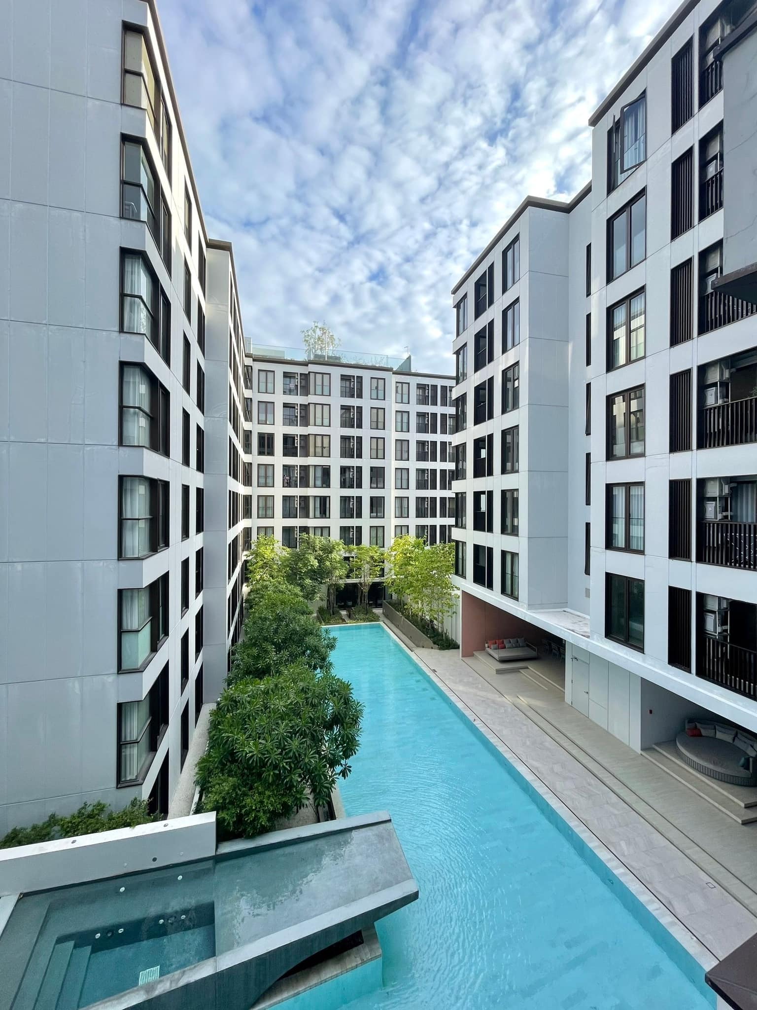 1-bedroom plus condo at Chapter Thonglor 25, 47 sqm, fully furnished with modern design, near BTS Thonglor, featuring premium facilities and elegant interiors.